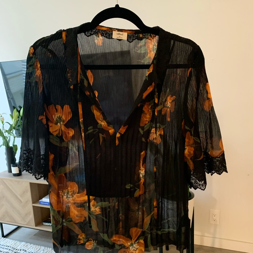 Aritzia Wilfred floral blouse with lace trim